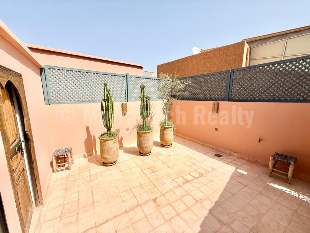 Renovated 4-bedroom riad with excellent access