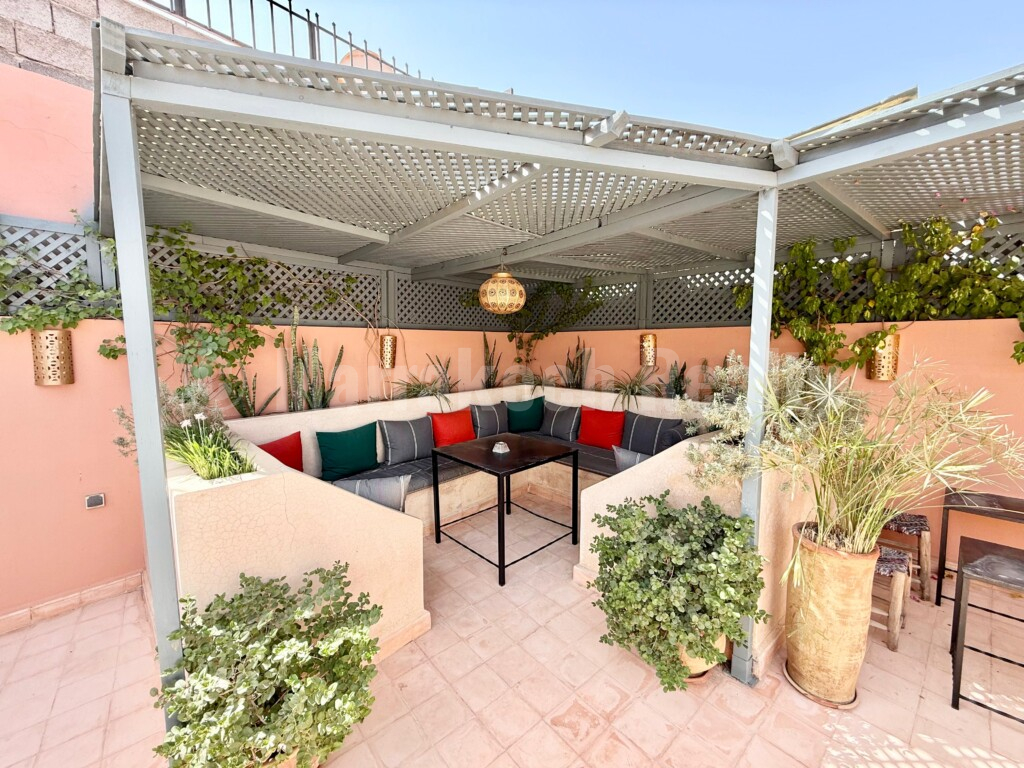Renovated 4-bedroom riad with excellent access