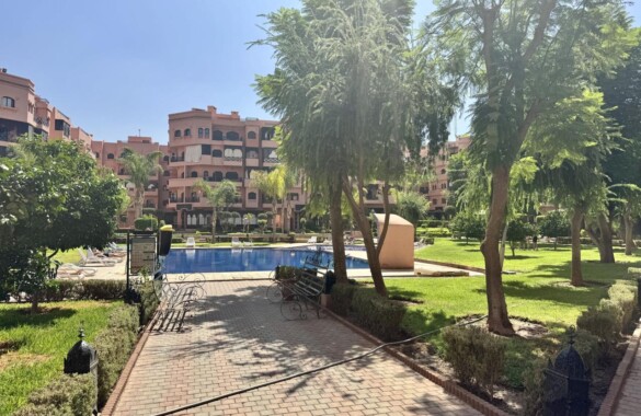 Appartement meublé avec jardin terrasse et accès au golf