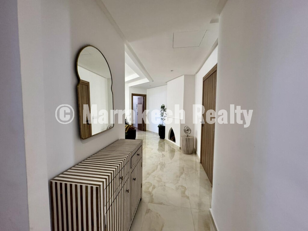Furnished Apartment with Garden Terrace and Golf Access