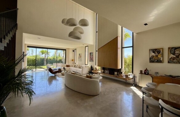 Prestigious Contemporary Villa on a Golf Estate