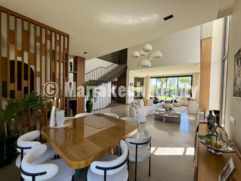 Prestigious Contemporary Villa on a Golf Estate