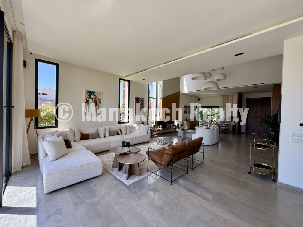 Prestigious Contemporary Villa on a Golf Estate