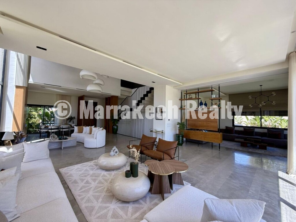 Prestigious Contemporary Villa on a Golf Estate