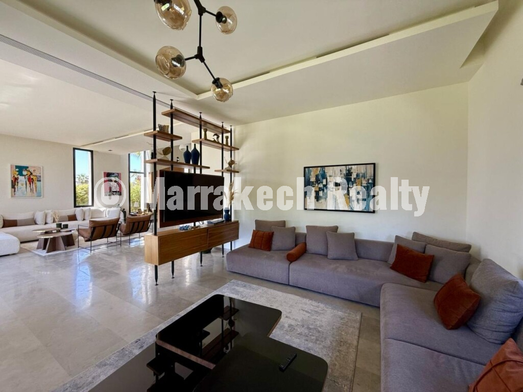 Prestigious Contemporary Villa on a Golf Estate