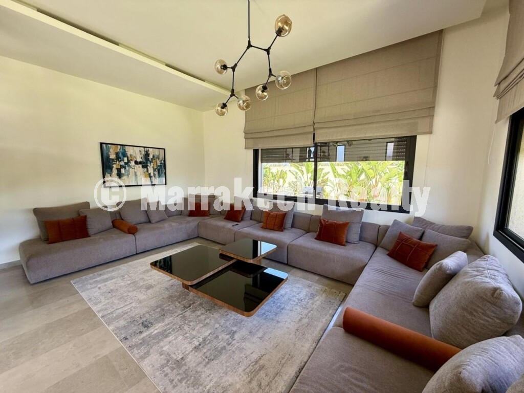 Prestigious Contemporary Villa on a Golf Estate