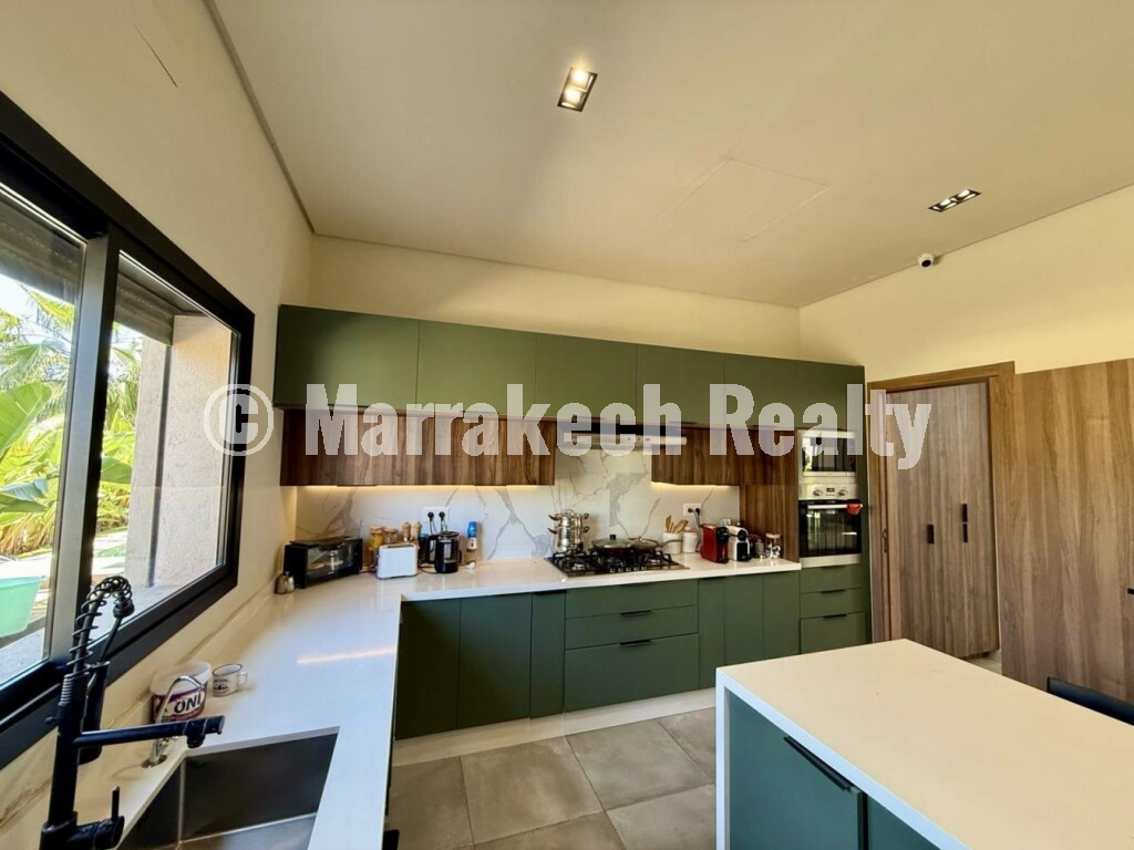 Prestigious Contemporary Villa on a Golf Estate