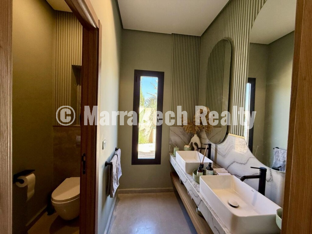 Prestigious Contemporary Villa on a Golf Estate