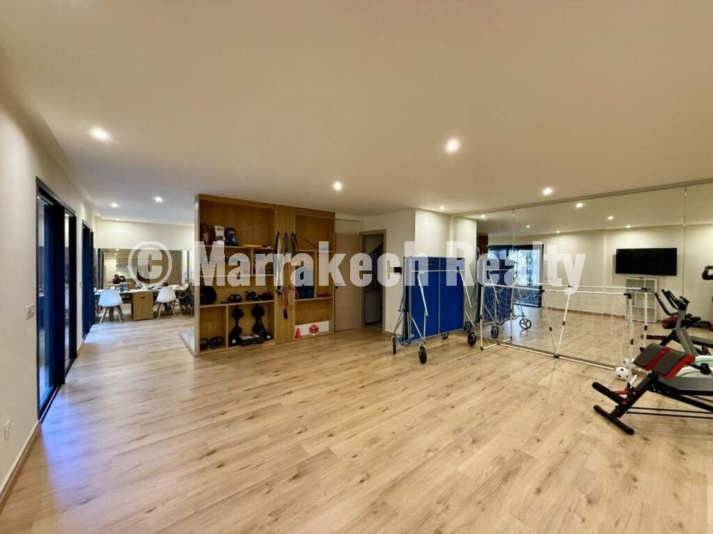 Prestigious Contemporary Villa on a Golf Estate