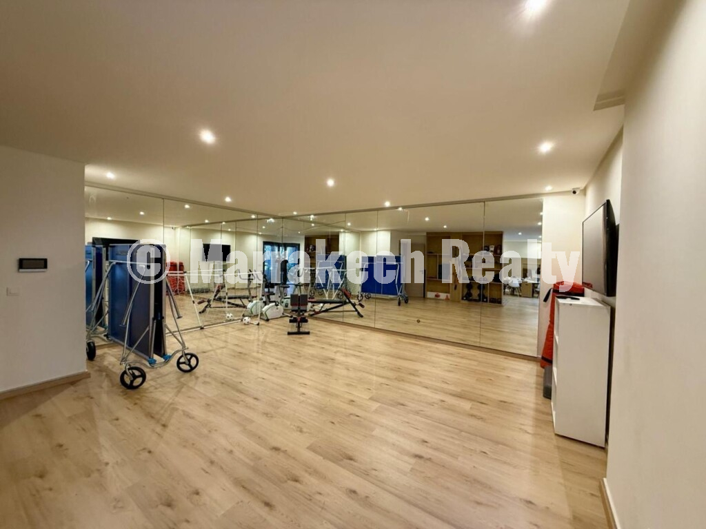 Prestigious Contemporary Villa on a Golf Estate