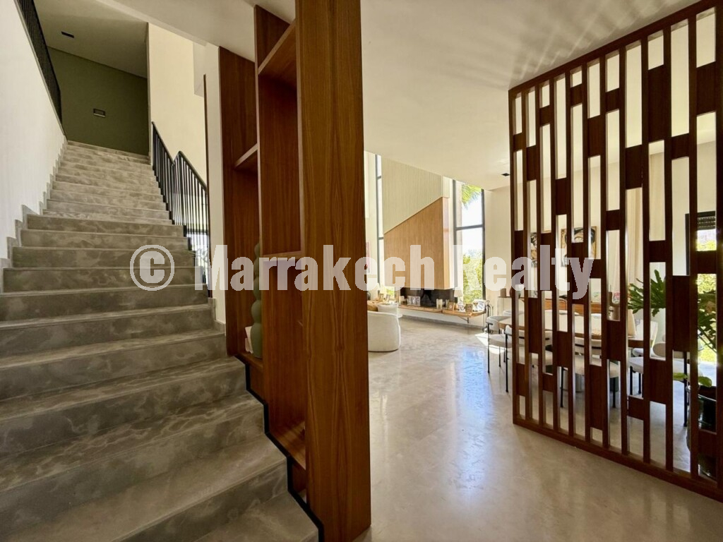 Prestigious Contemporary Villa on a Golf Estate