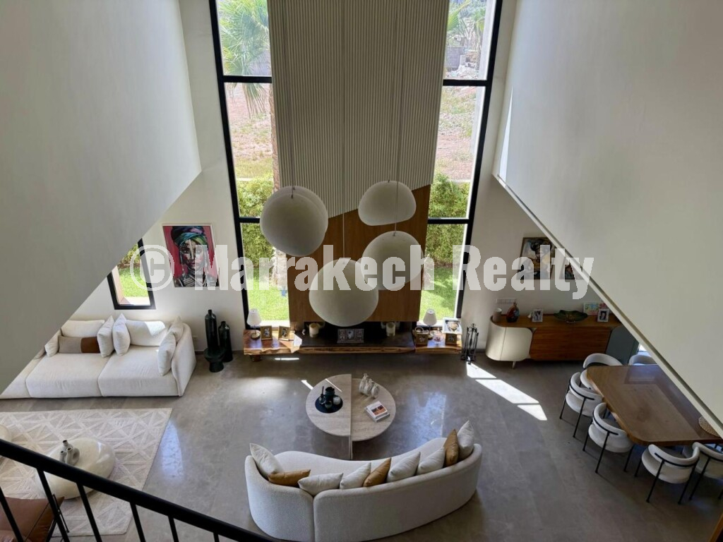 Prestigious Contemporary Villa on a Golf Estate