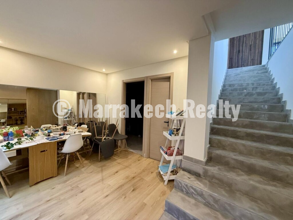 Prestigious Contemporary Villa on a Golf Estate