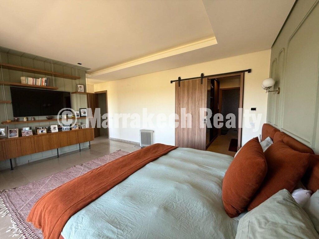 Prestigious Contemporary Villa on a Golf Estate