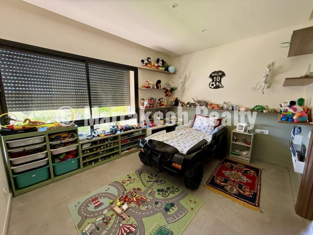 Prestigious Contemporary Villa on a Golf Estate