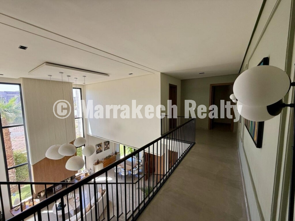 Prestigious Contemporary Villa on a Golf Estate