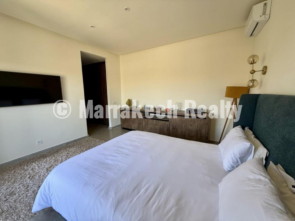 Prestigious Contemporary Villa on a Golf Estate