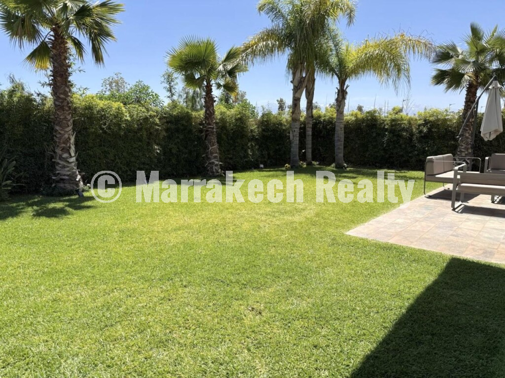 Prestigious Contemporary Villa on a Golf Estate