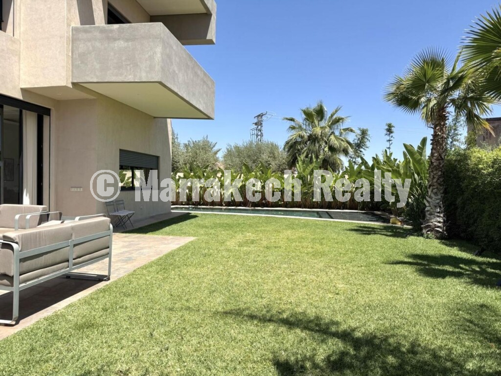 Prestigious Contemporary Villa on a Golf Estate