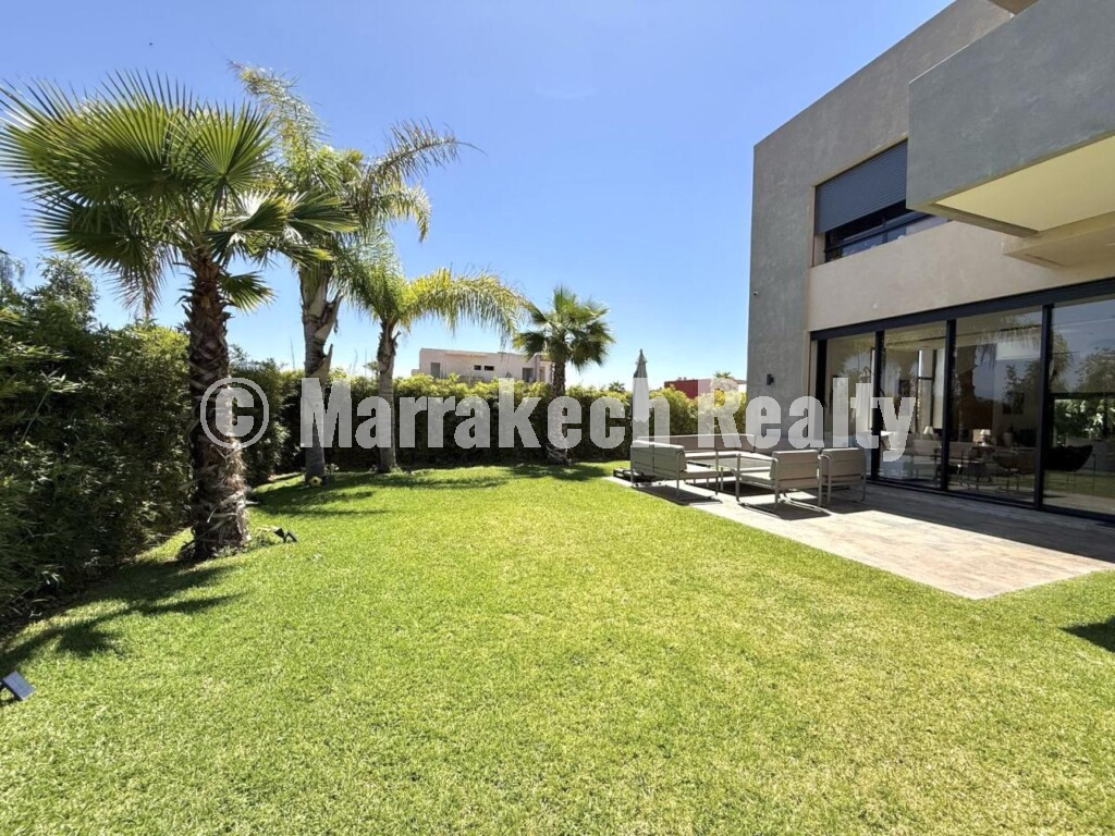 Prestigious Contemporary Villa on a Golf Estate