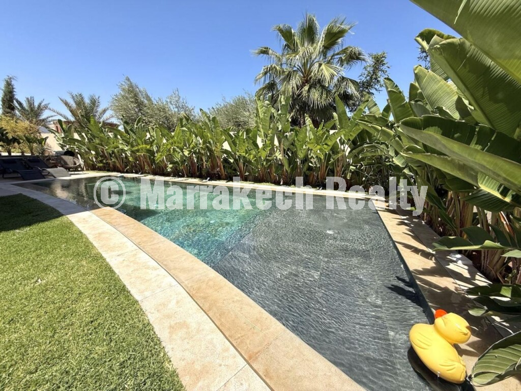 Prestigious Contemporary Villa on a Golf Estate