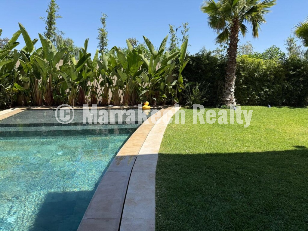 Prestigious Contemporary Villa on a Golf Estate