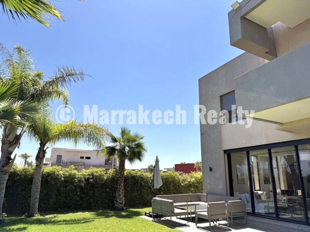 Prestigious Contemporary Villa on a Golf Estate