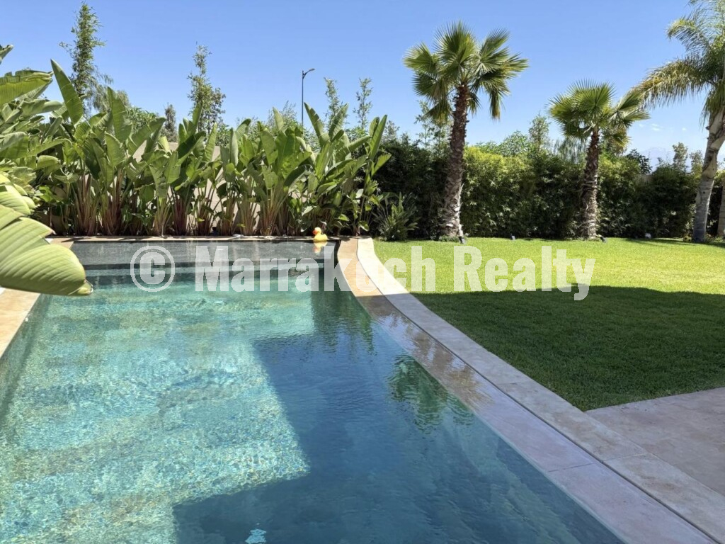 Prestigious Contemporary Villa on a Golf Estate