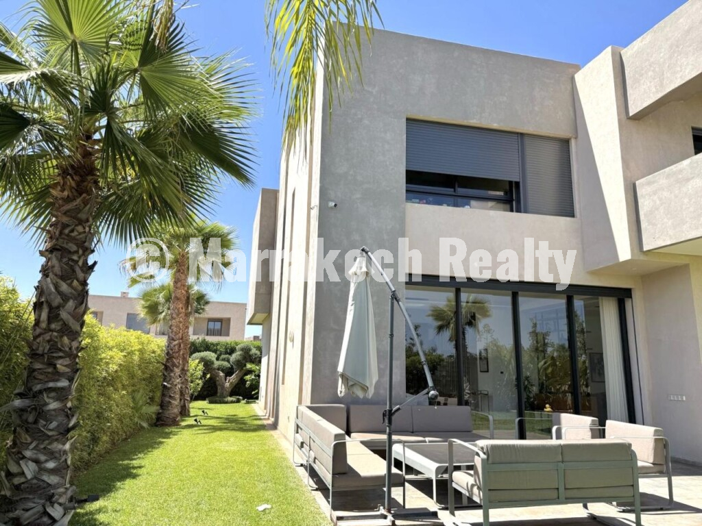 Prestigious Contemporary Villa on a Golf Estate