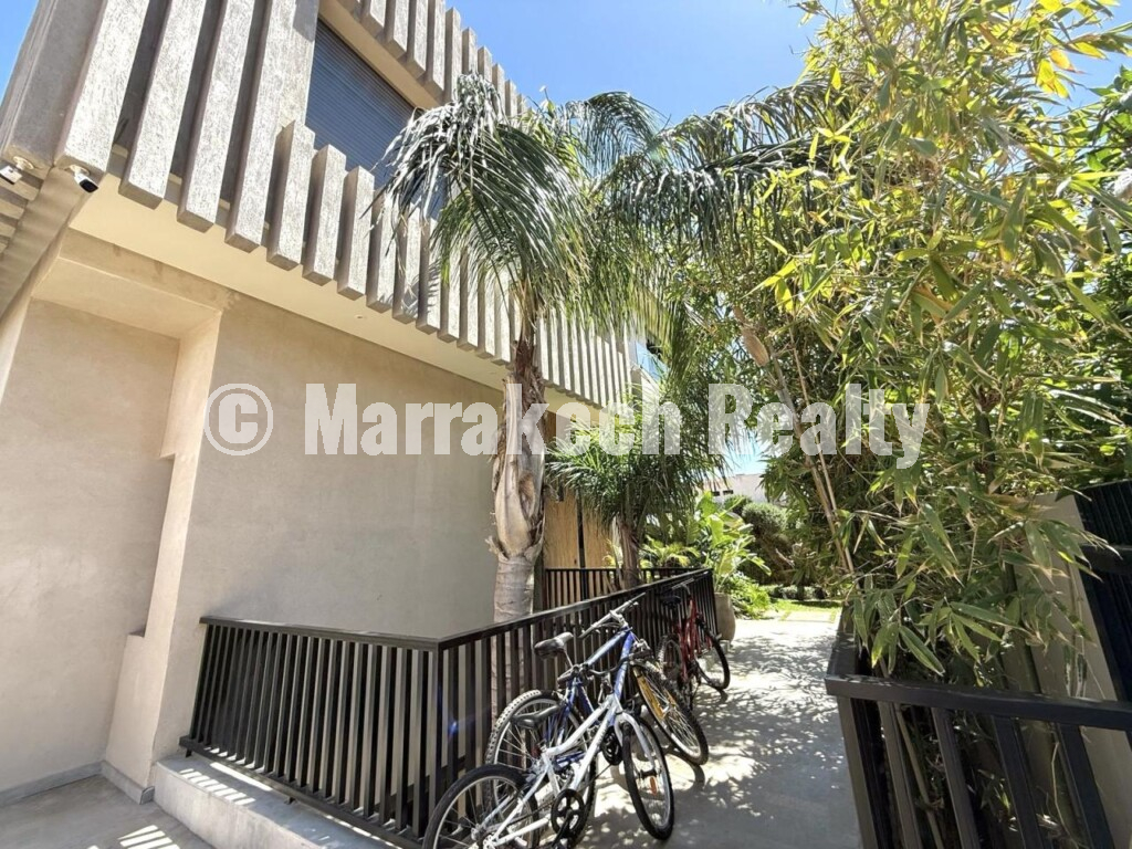 Prestigious Contemporary Villa on a Golf Estate