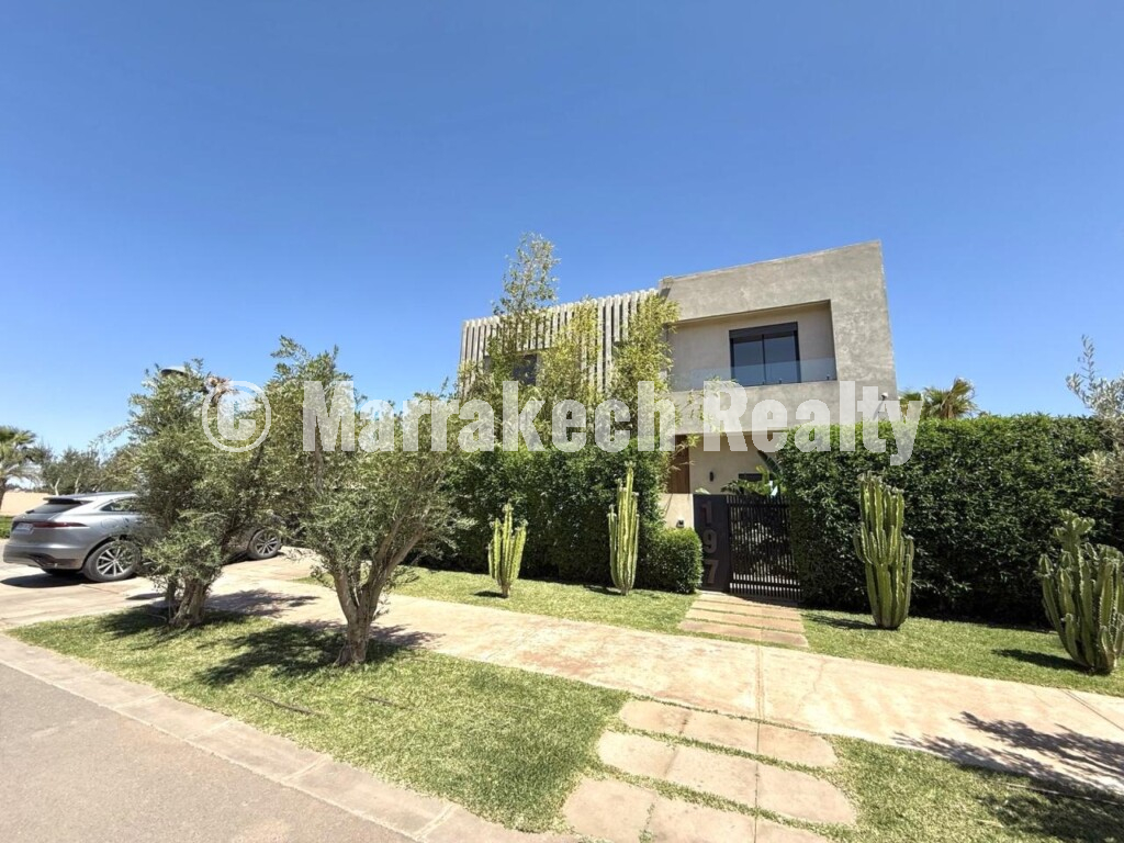 Prestigious Contemporary Villa on a Golf Estate