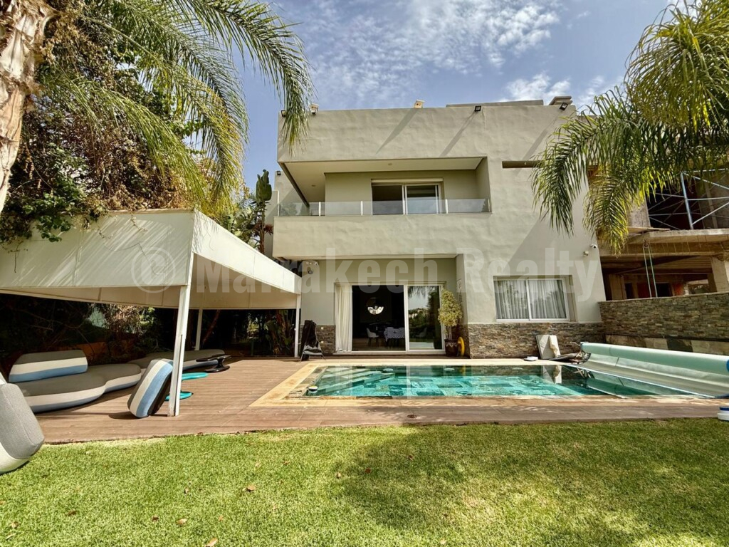 Villa d’Exception en Front de Golf avec grande piscine