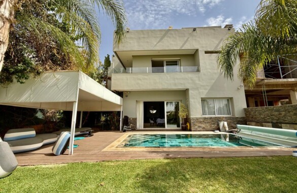 Villa d’Exception en Front de Golf avec grande piscine