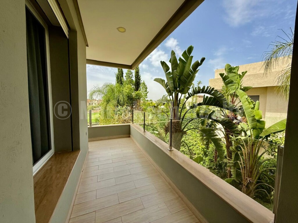 Exceptional Villa on the Golf Front with large pool