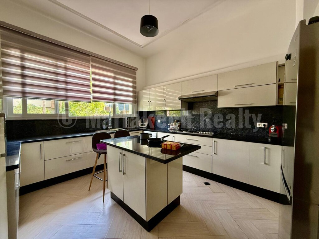 Exceptional Villa on the Golf Front with large pool