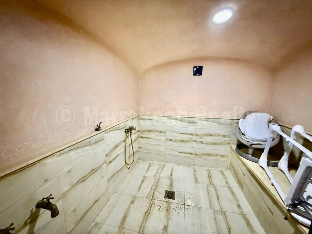 Exceptional Villa on the Golf Front with large pool