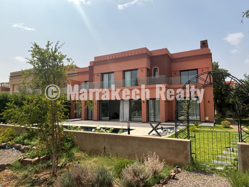 Villa moderne de 4 suites avec piscine à Amelkis