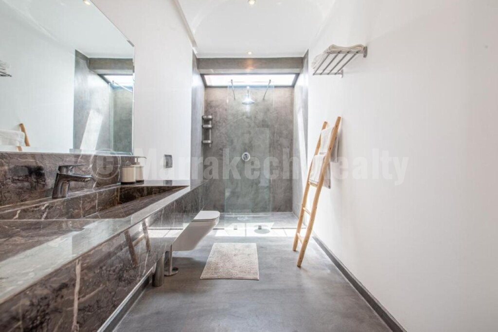 Modern Villa with Private Pool for rent long term