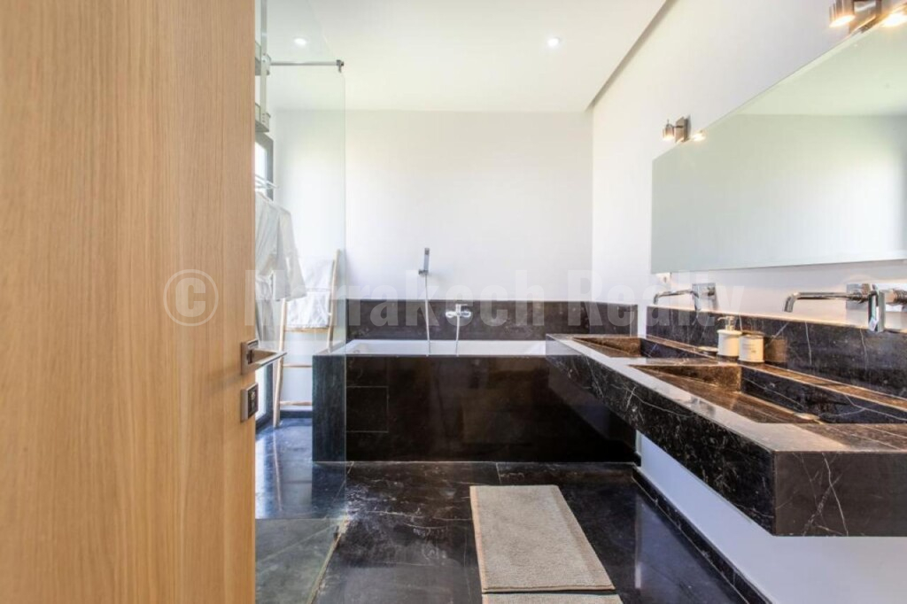 Modern Villa with Private Pool for rent long term