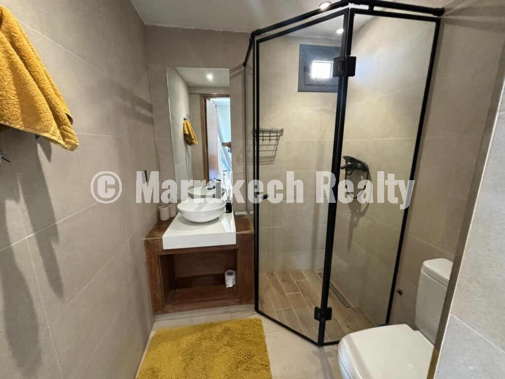 Contemporary Villa with Rooftop Terrace