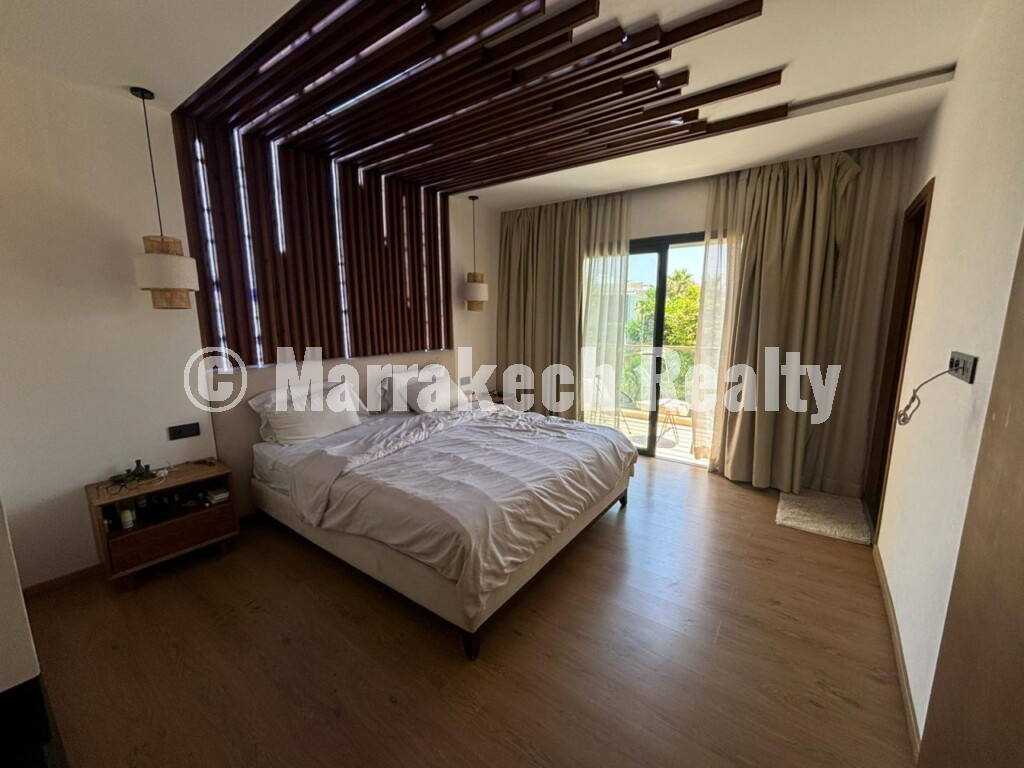 Contemporary Villa with Rooftop Terrace