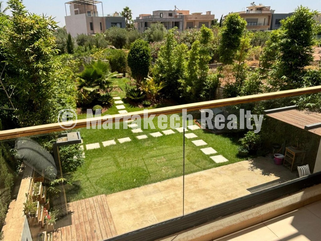 Contemporary Villa with Rooftop Terrace