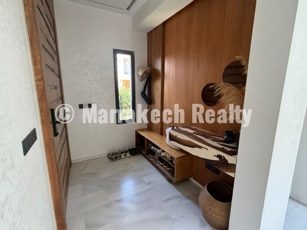 Contemporary Villa with Rooftop Terrace