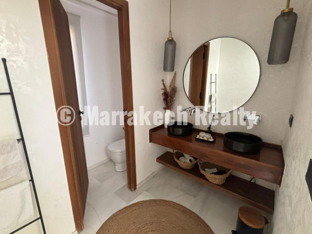 Contemporary Villa with Rooftop Terrace