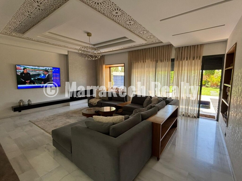 Contemporary Villa with Rooftop Terrace