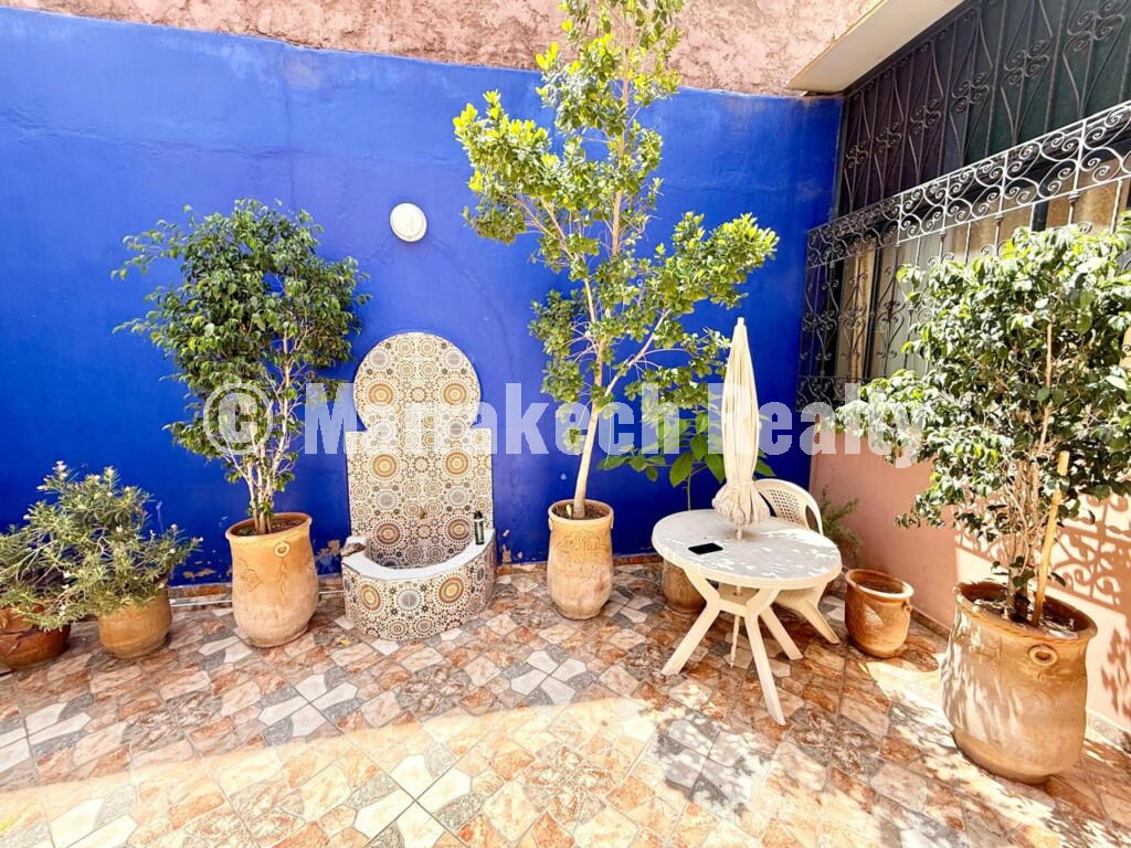 A saisir, Riad titré à rénover à Marrakech avec accès voiture devant