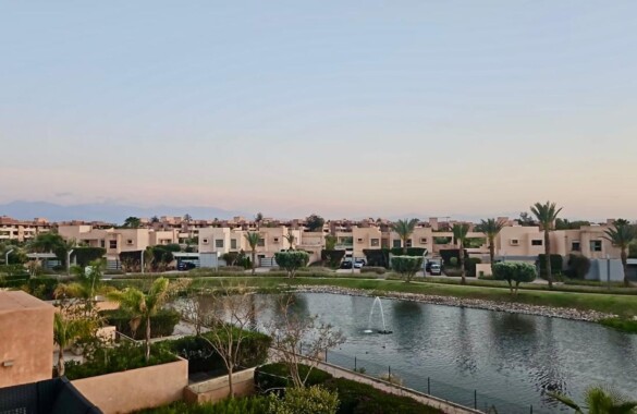 Prestigious Apartment with Terrace and Lake View