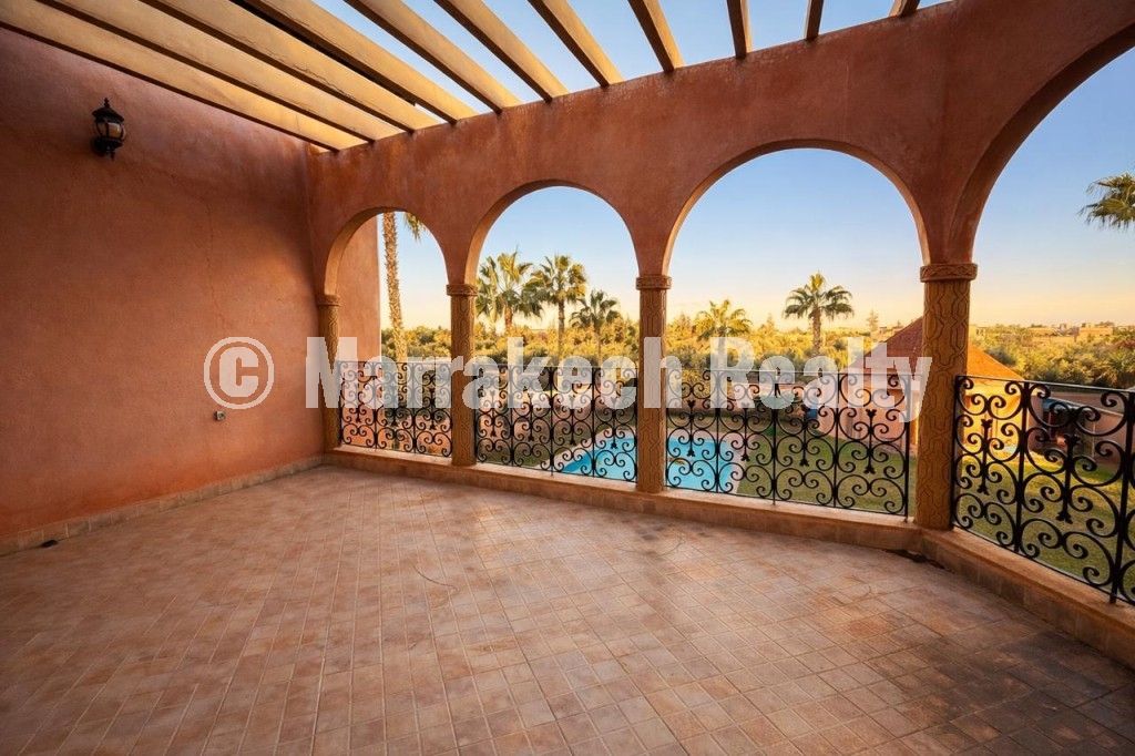 Villa De Prestige À l’Architecture Marocaine Authentique