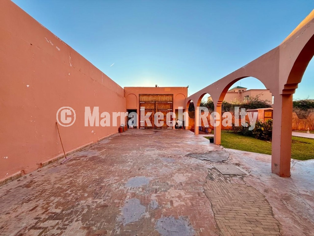 Villa De Prestige À l’Architecture Marocaine Authentique