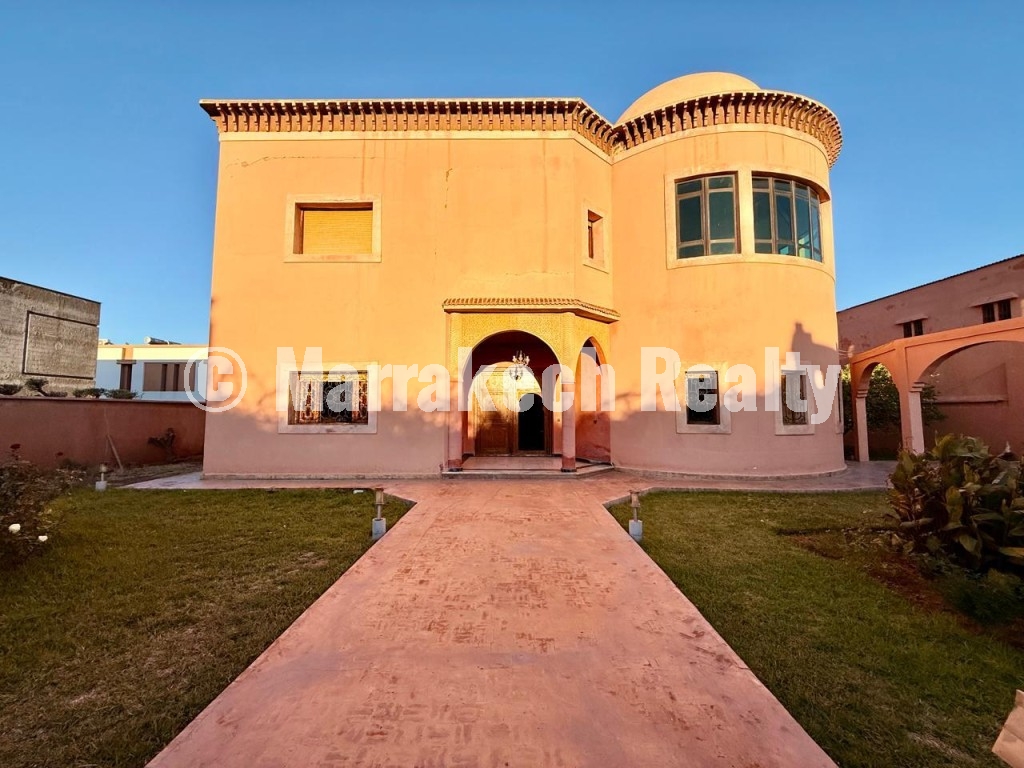 Villa De Prestige À l’Architecture Marocaine Authentique